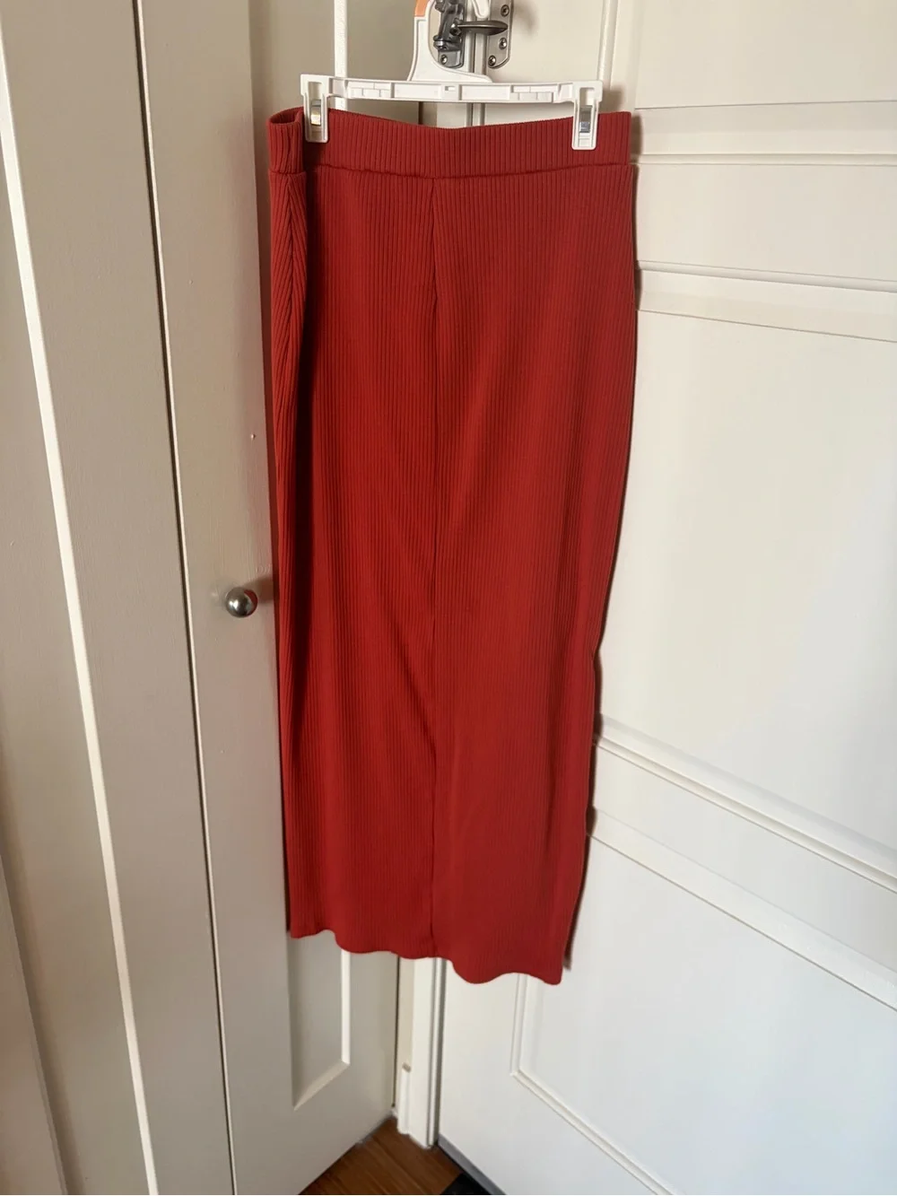 Women’s Ribbed Maxi Skirt in Brick Red